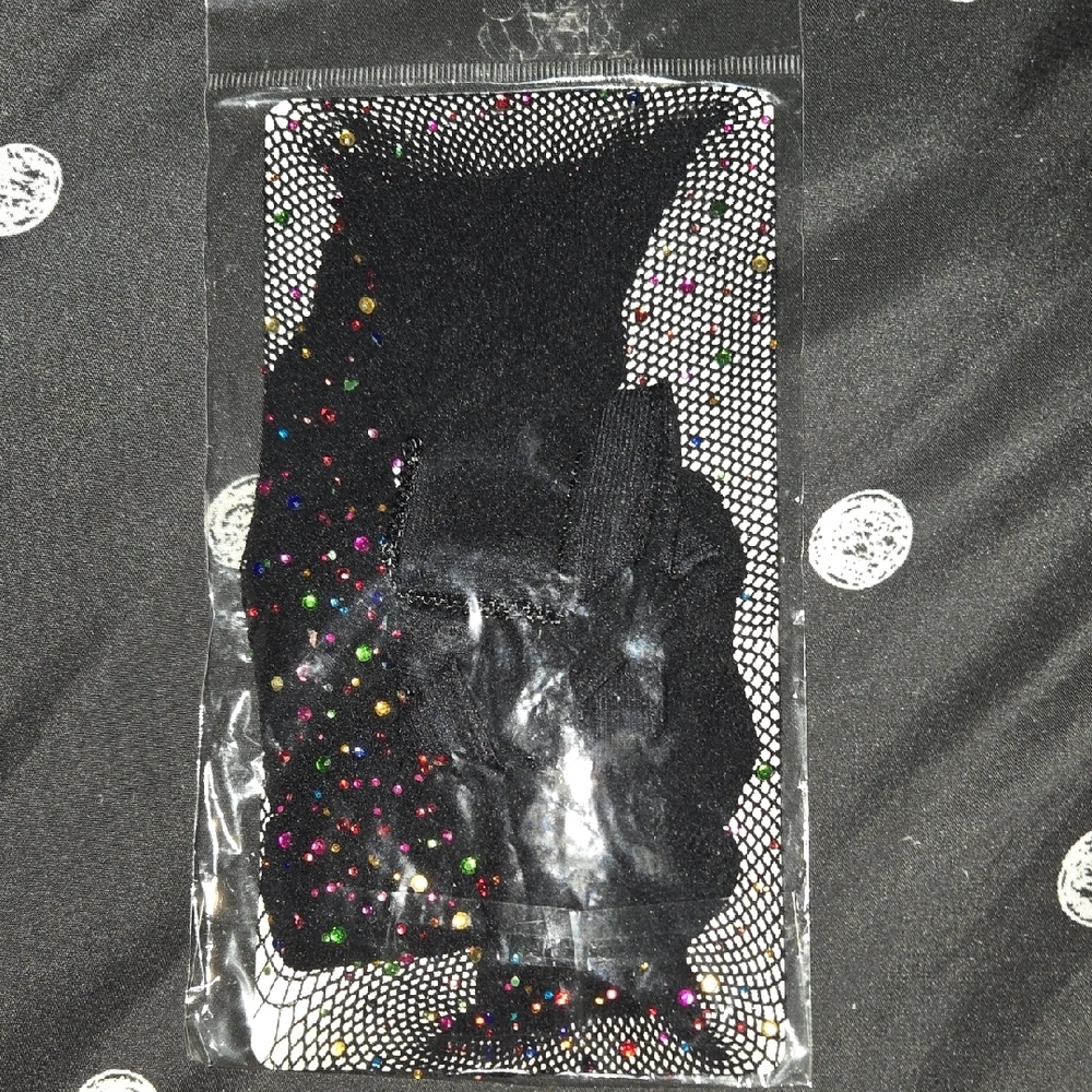 Black Lace Gartbelt with 4 Set Of Pantyhose - Picture 8 of 13